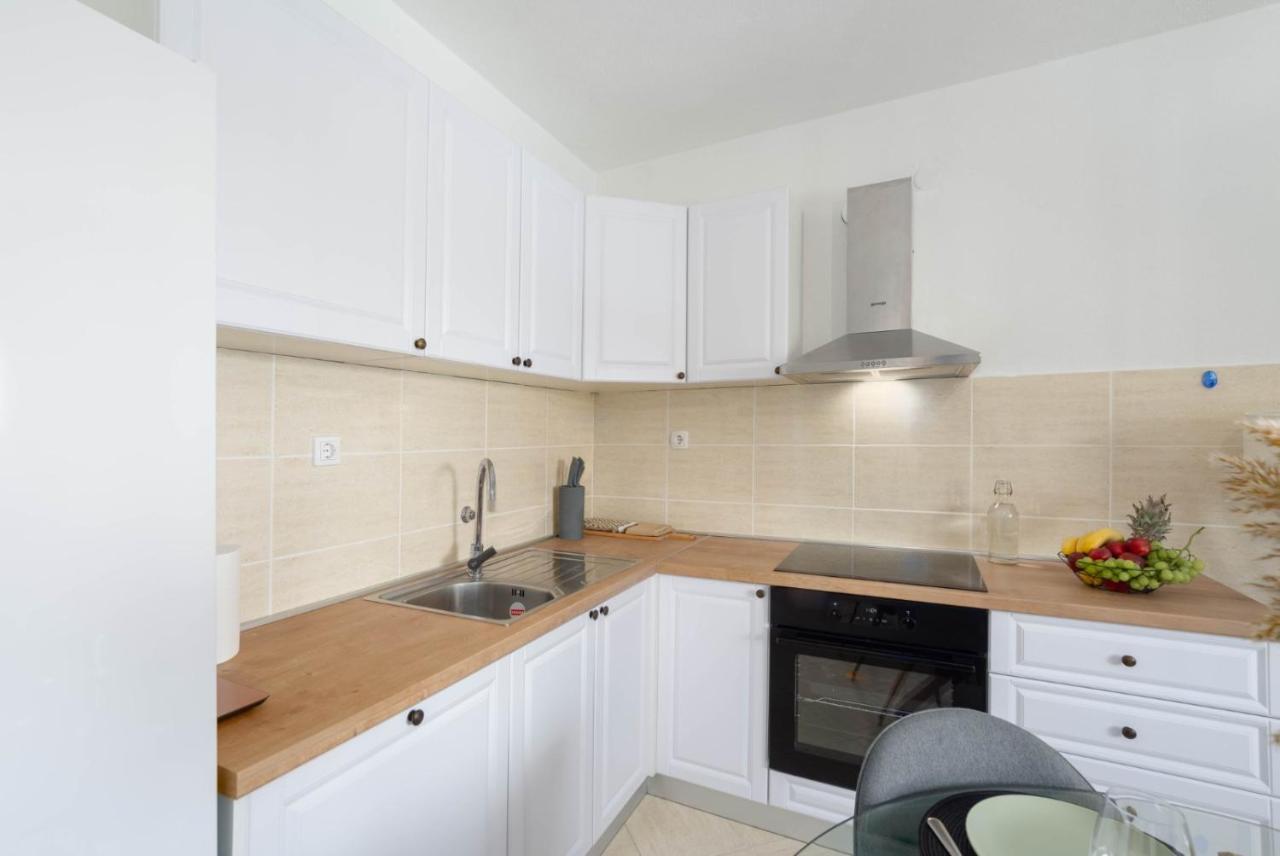 Apartman Bili Solin Exteriör bild