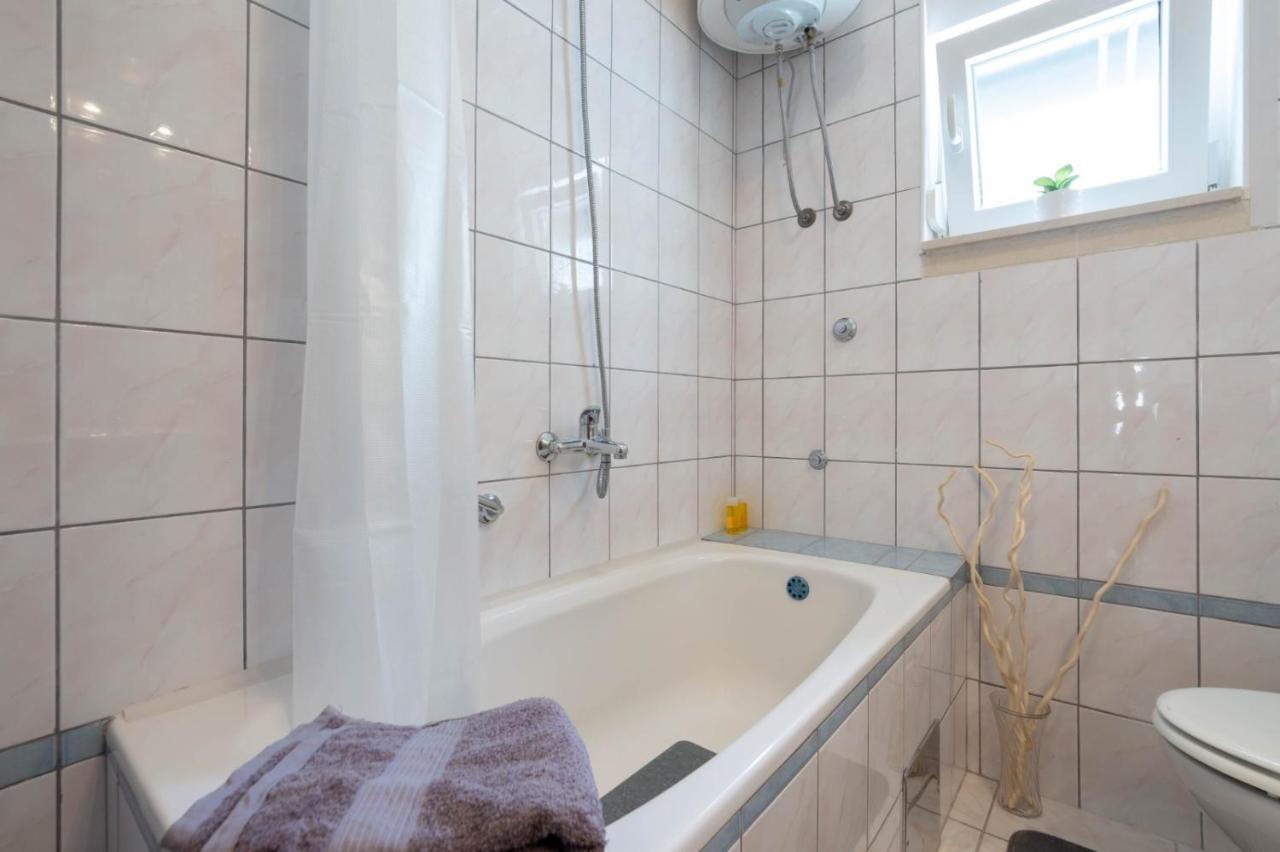 Apartman Bili Solin Exteriör bild